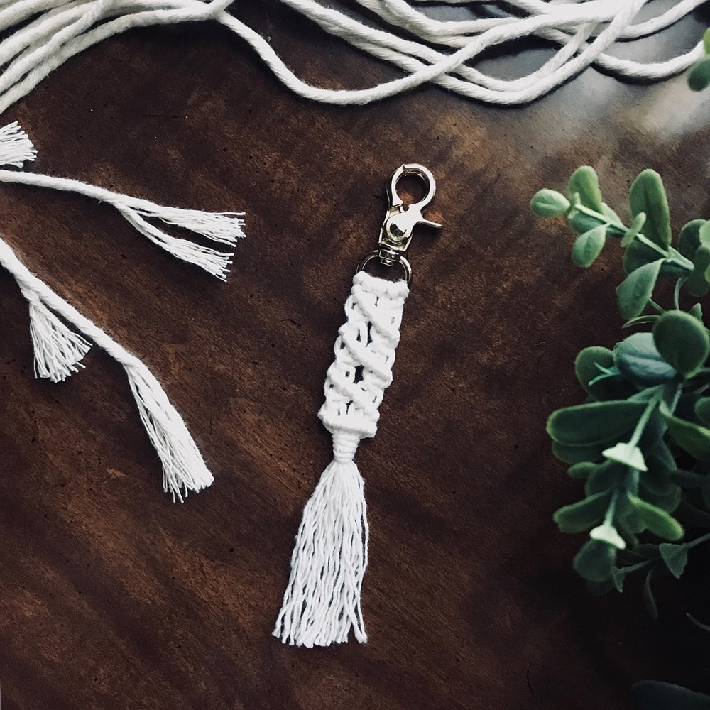 MERCI.SOPHIE Macrame Keychain - Hatch